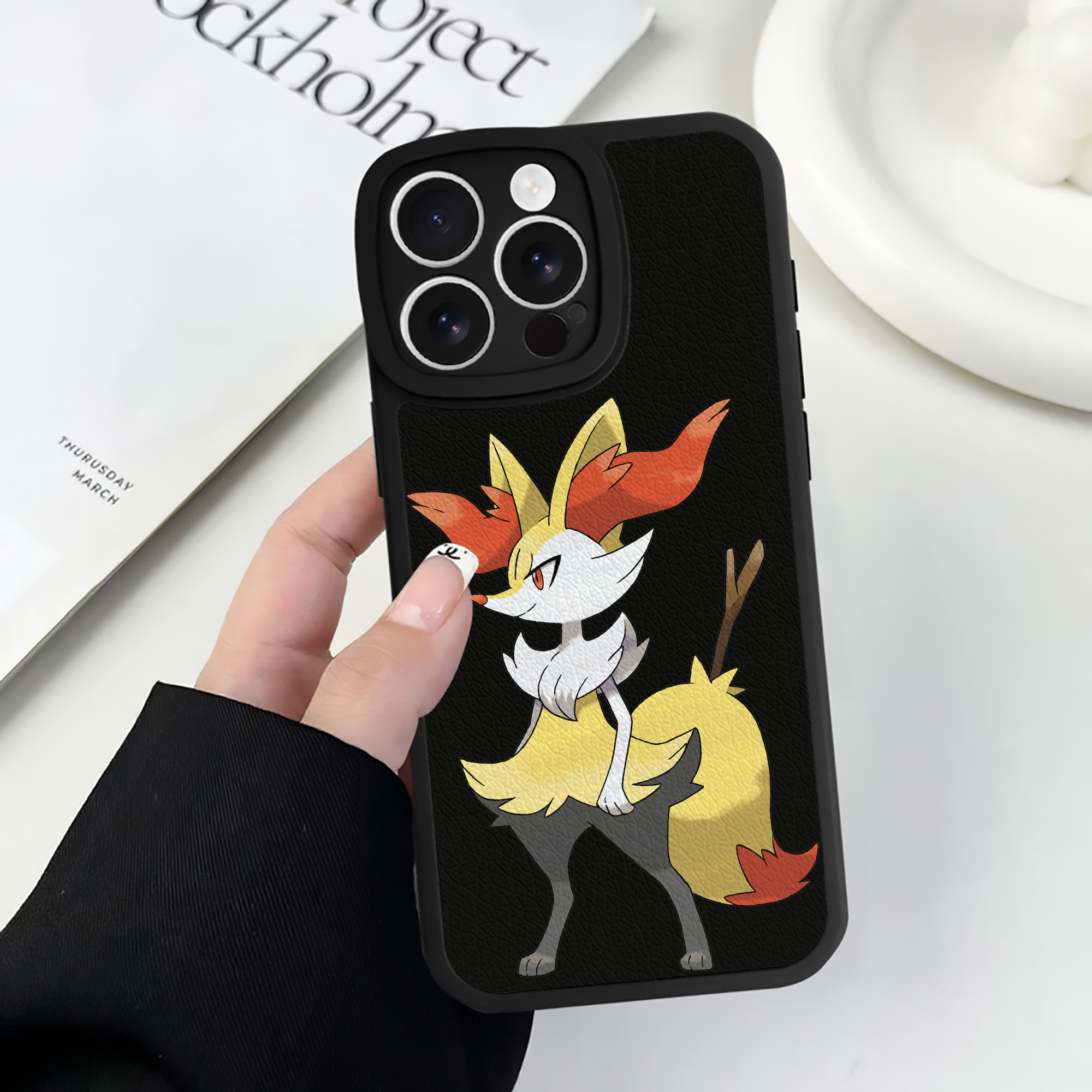 （画像用） ポケットモンスター Pokémon 【iPhone 16シリーズ対応】シリコンスマホケース（レザー調） 材質：シリコン